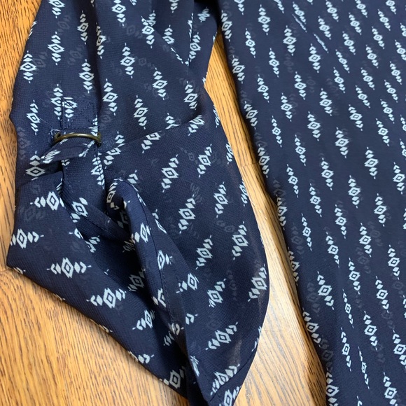 Ladies blouse, size medium - Picture 2 of 3